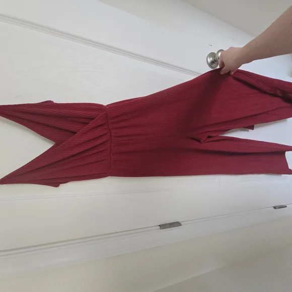 Elegant Burgundy Jumpsuit - Picture 2 of 3